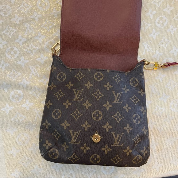 SOLD Louis Vuitton Crossbody Bag ❤️ - Picture 9 of 14